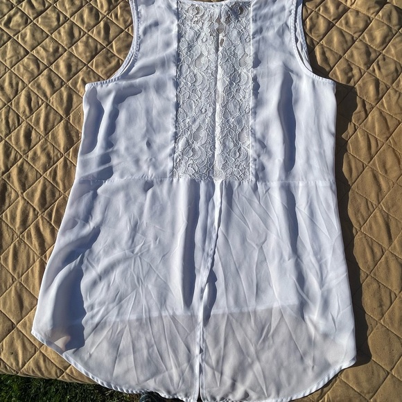 Womens long short sleeveless blouse with lace backing.  Size L - Picture 3 of 3